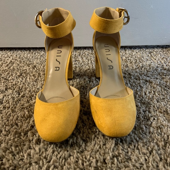 Yellow heels - Picture 2 of 3
